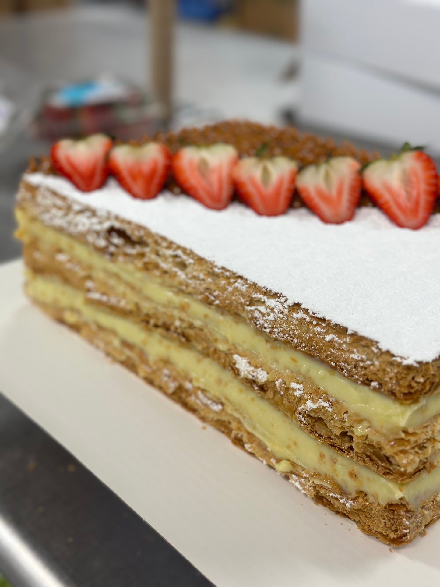 MILHOJAS MITAD DULCE DE LECHE Y M ITAD AZUCAR GLASS