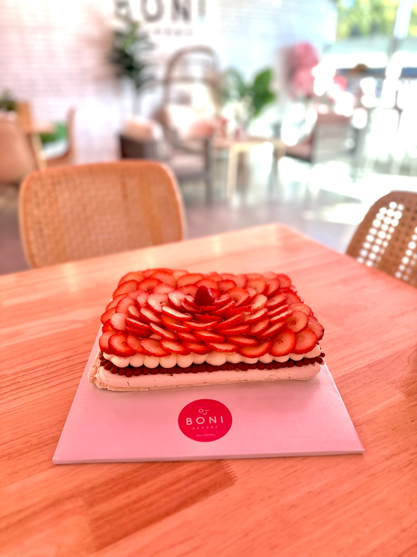 PAVLOVA DE FRESAS CON DULCE DE LECHE