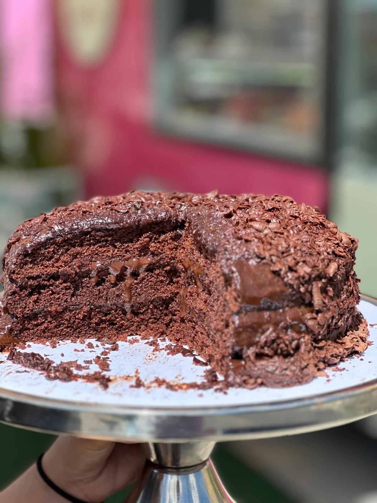 SIMPLE TRIPLE CHOCOLATE CAKE