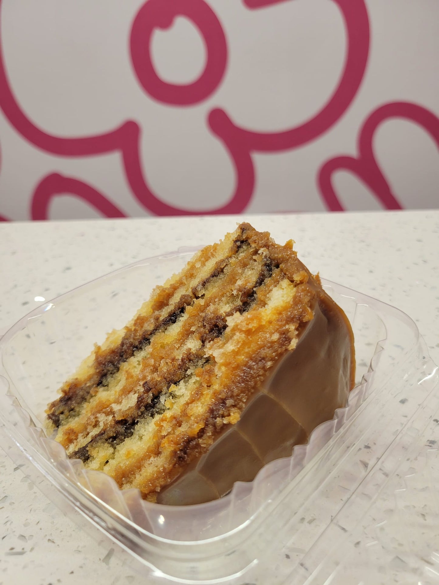 VANILLA CAKE WITH FILLING BETWEEN DULCE DE LECHE AND NUTELLA