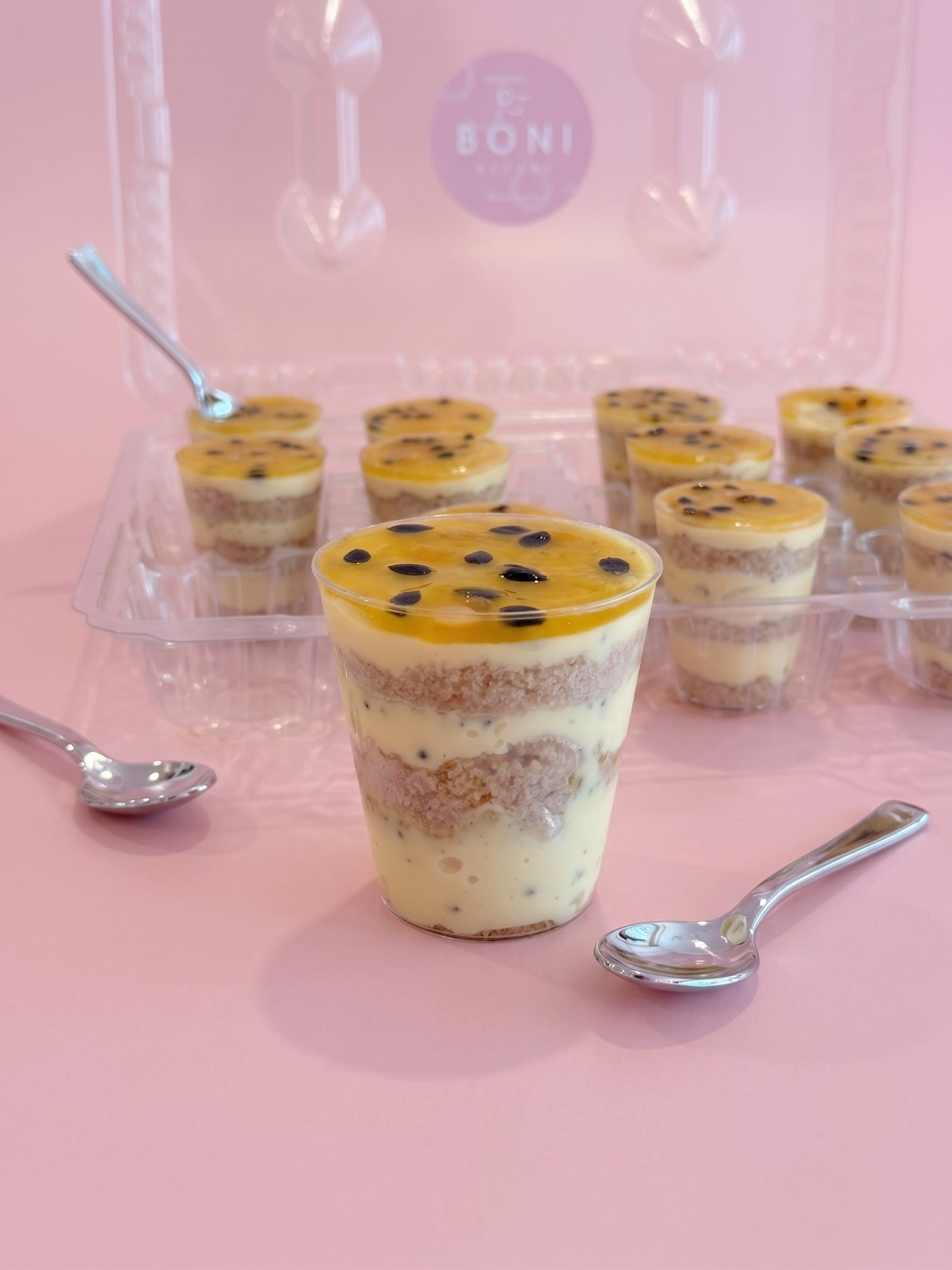 Docena de Shots de Marquesa de Parchita (12 pcs) | Mini Dulces Miami