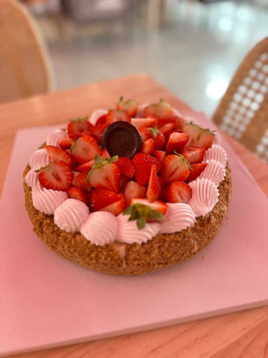 STRAWBERRIES CHEESECAKE