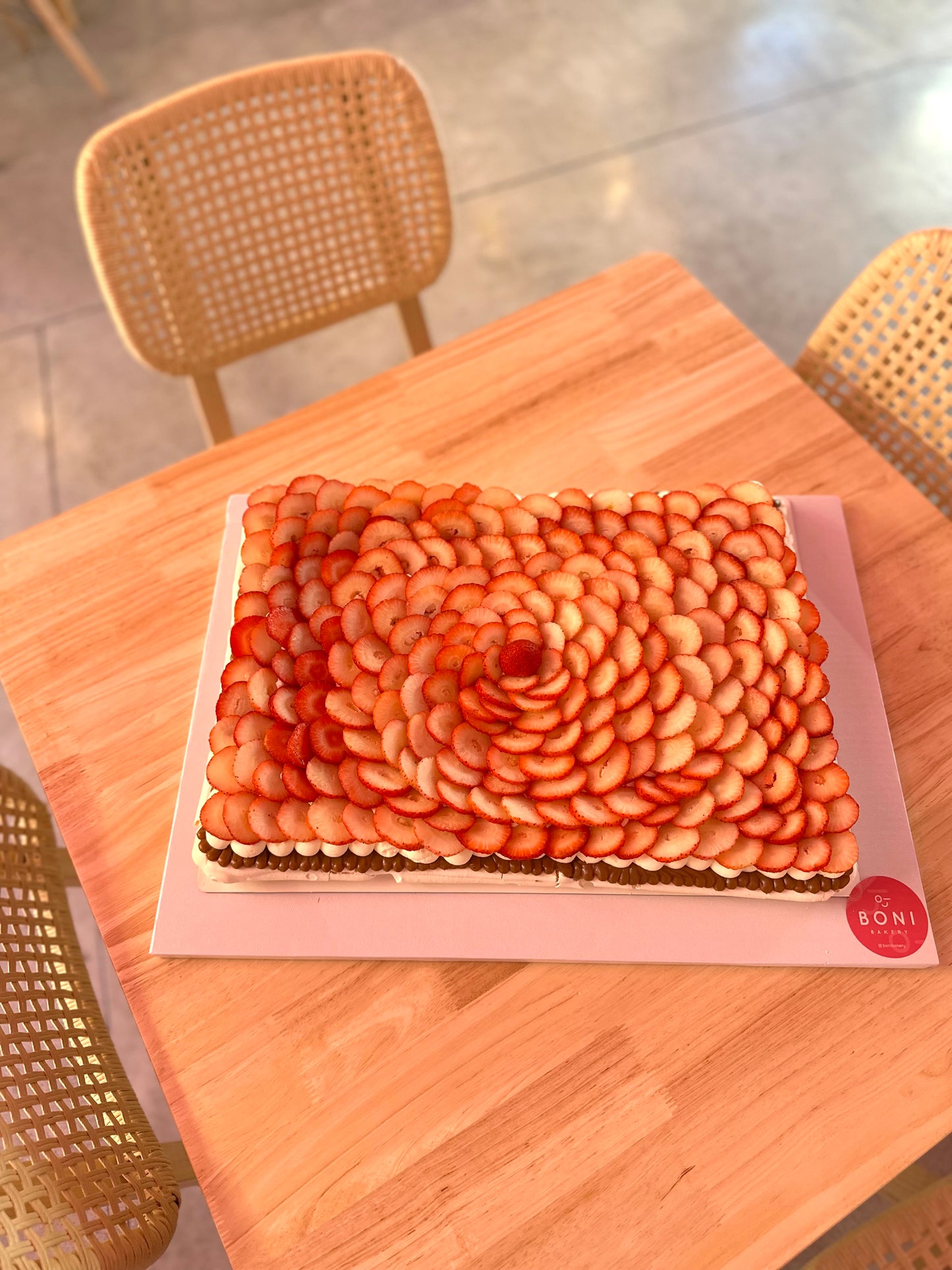 PAVLOVA DE FRESAS CON DULCE DE LECHE