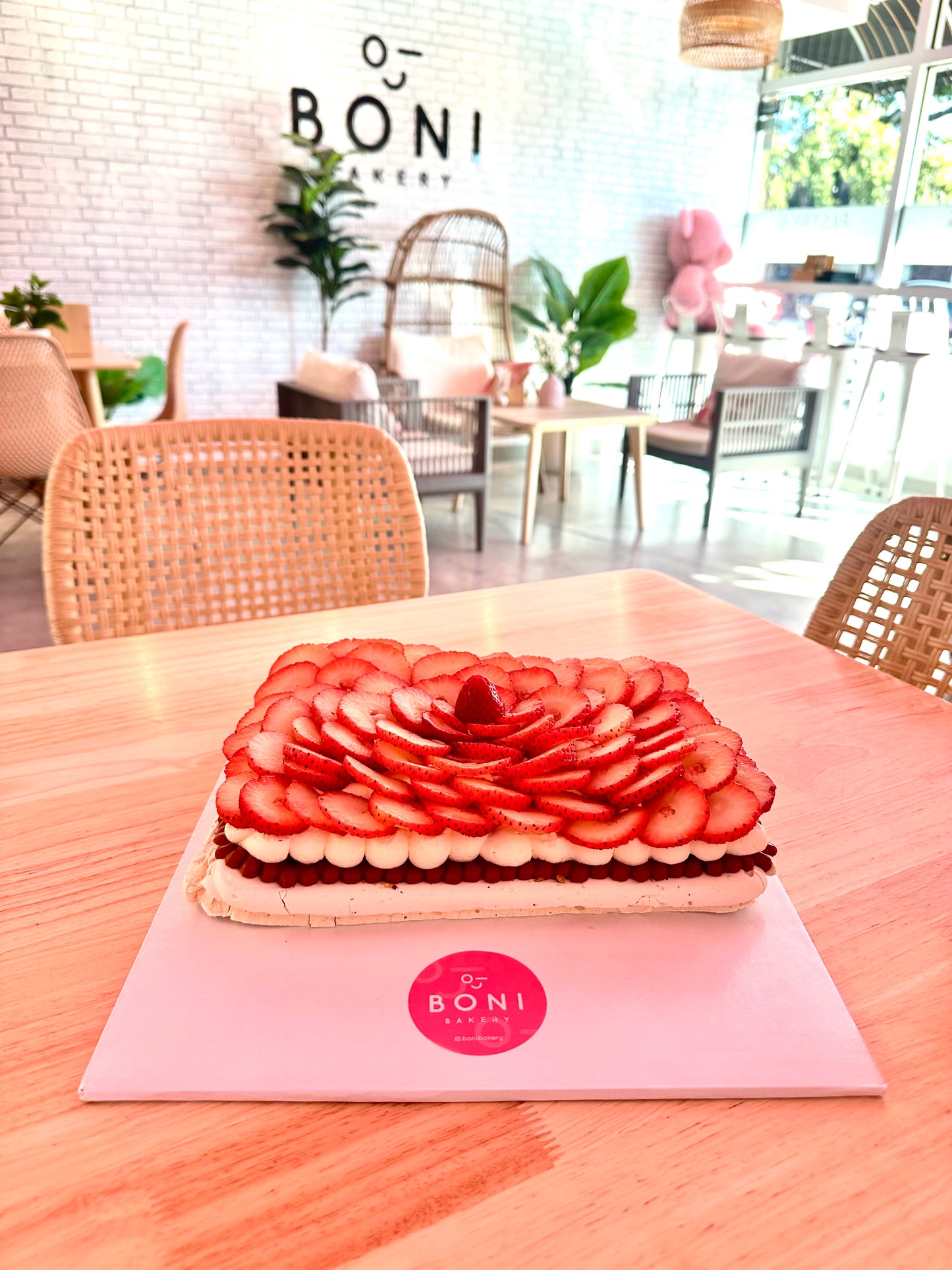 PAVLOVA DE FRESAS CON DULCE DE LECHE