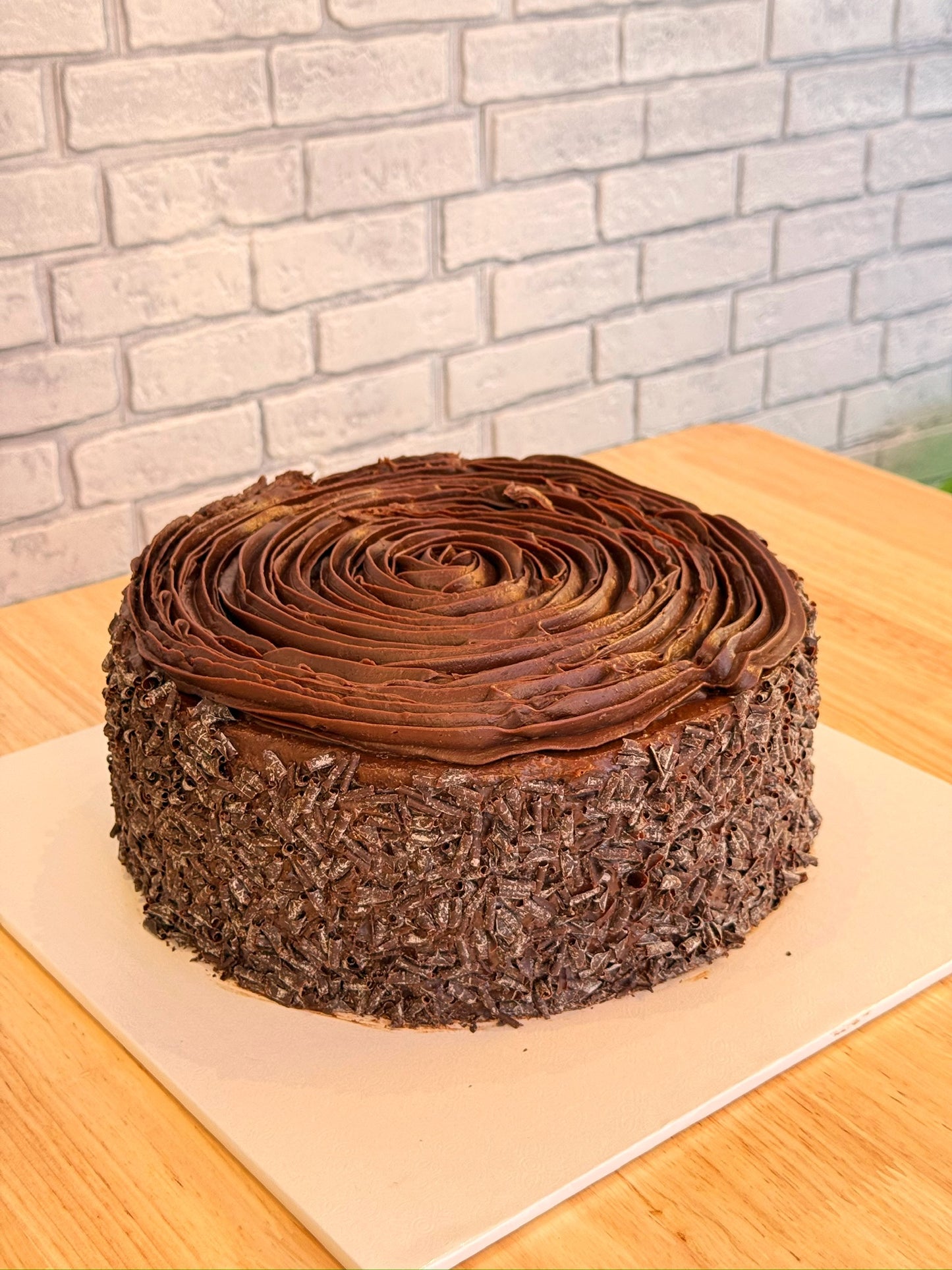 TRIPLE CHOCOLATE CAKE 16 PORCIONES