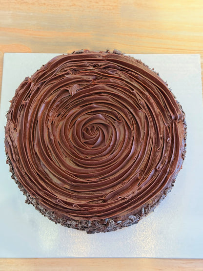 TRIPLE CHOCOLATE CAKE 16 PORCIONES