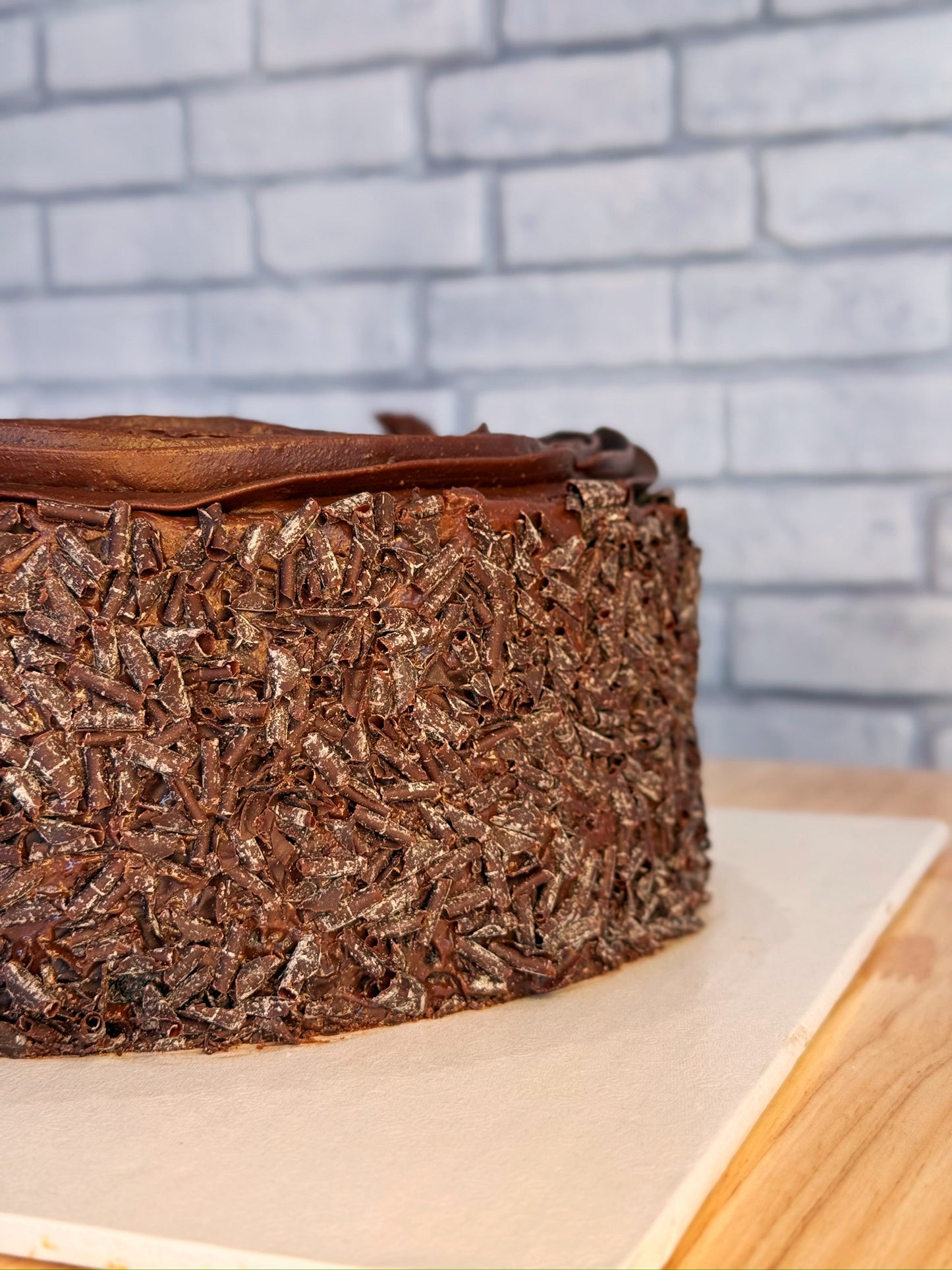 TRIPLE CHOCOLATE CAKE 16 PORCIONES