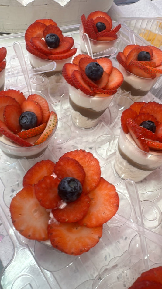 DOCENA DE SHOT DE PAVLOVA DE NUTELLA artesanal en Miami - Boni Bakery