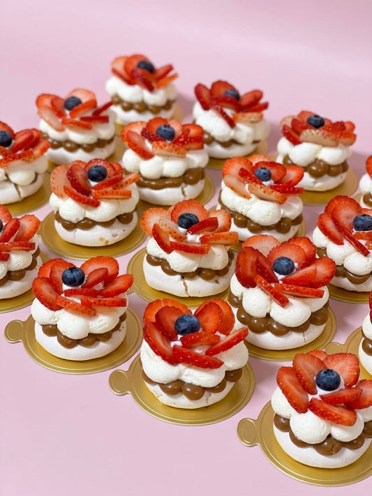 DOZEN GALA MINI PAVLOVAS