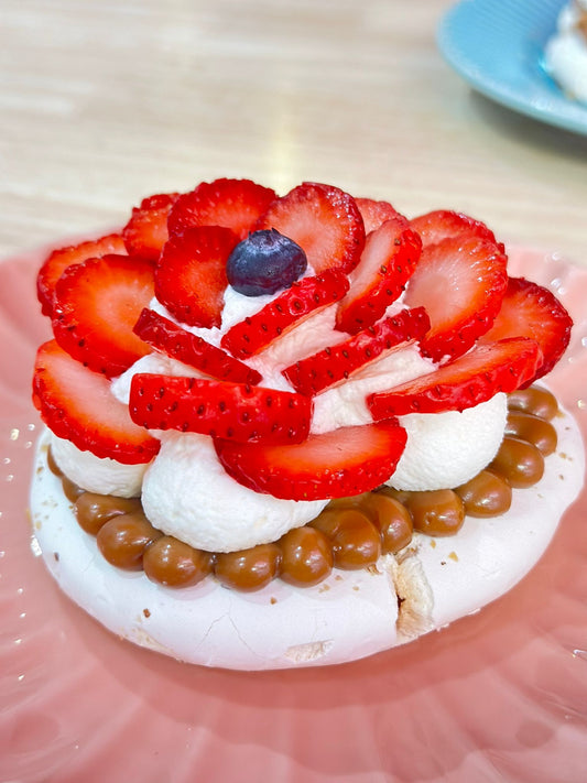STRAWBERRIES WITH DULCE DE LECHE (IT'S THE BEST-SELLEING) artesanal en Miami - Boni Bakery